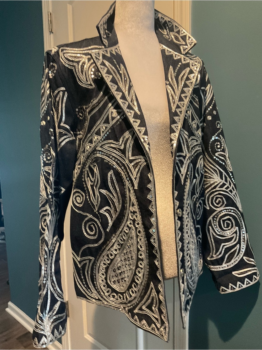 Sandy Starkman denim jacket with gorgeous silver detail, new, large